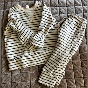 Like New Childhoods Clothing Matching Sweatshirt and Sweatpant Set Size 18-24 M